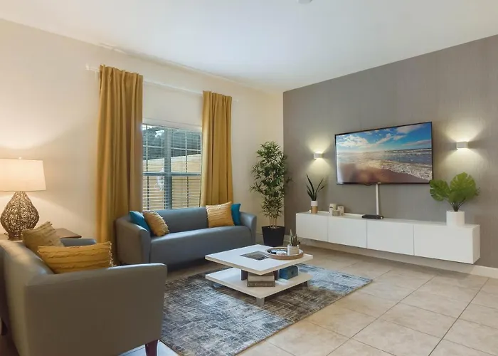 Townhome W Pool Near Disney & Orlando Attractions
