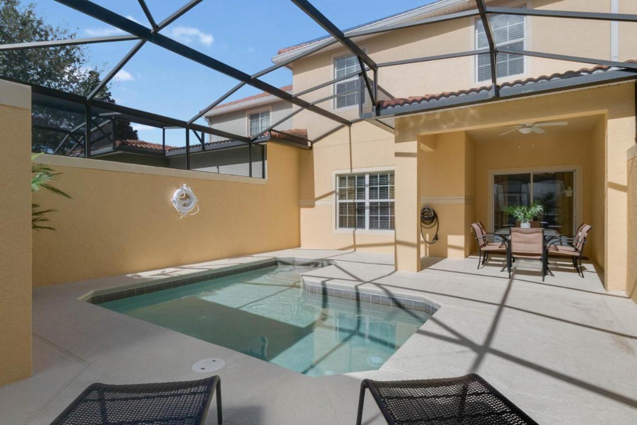 Hébergement de vacances Townhome W Pool Near & Orlando Attractions *